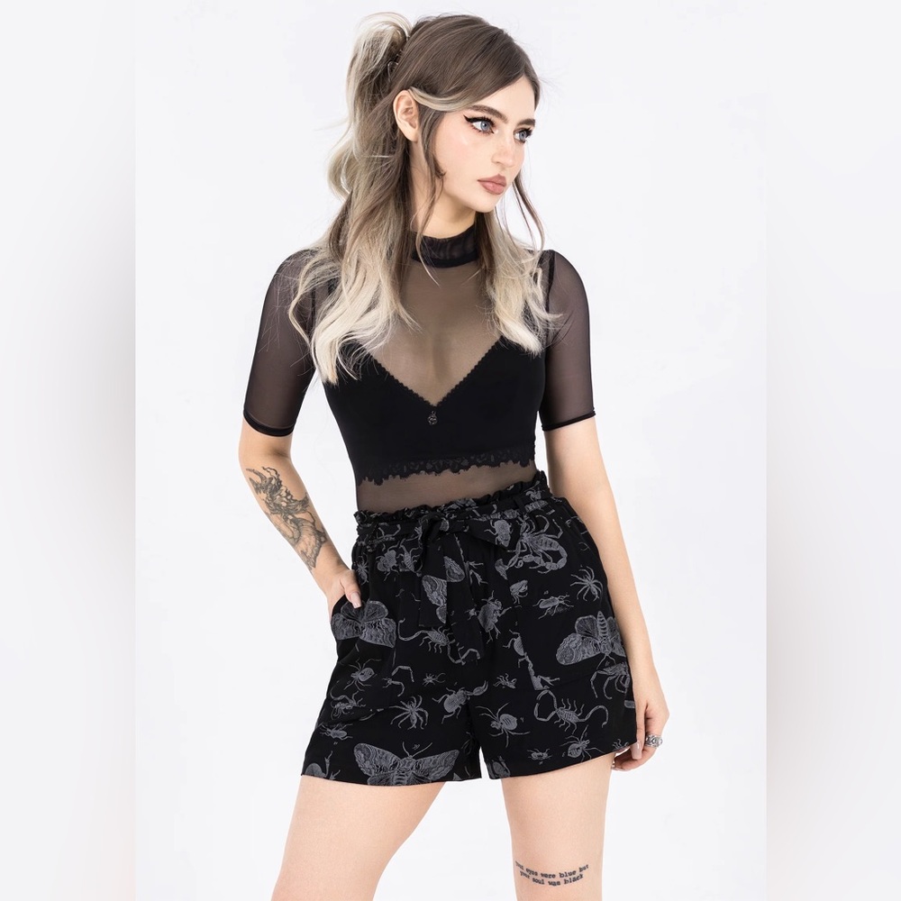 Parasite Bugs Tie-Waist Paperbag Shorts Sz 6 - Bug Print, Alt Summer